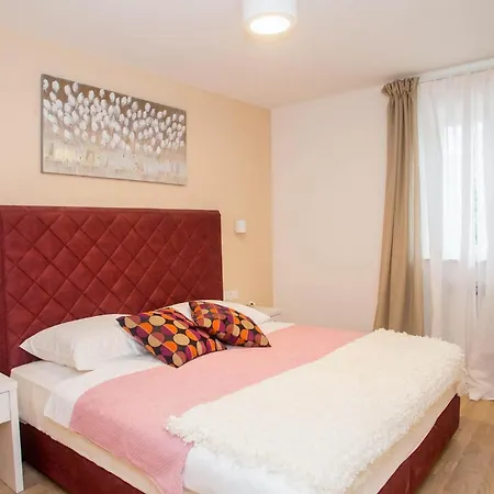 度假居 Orljak 布泽特